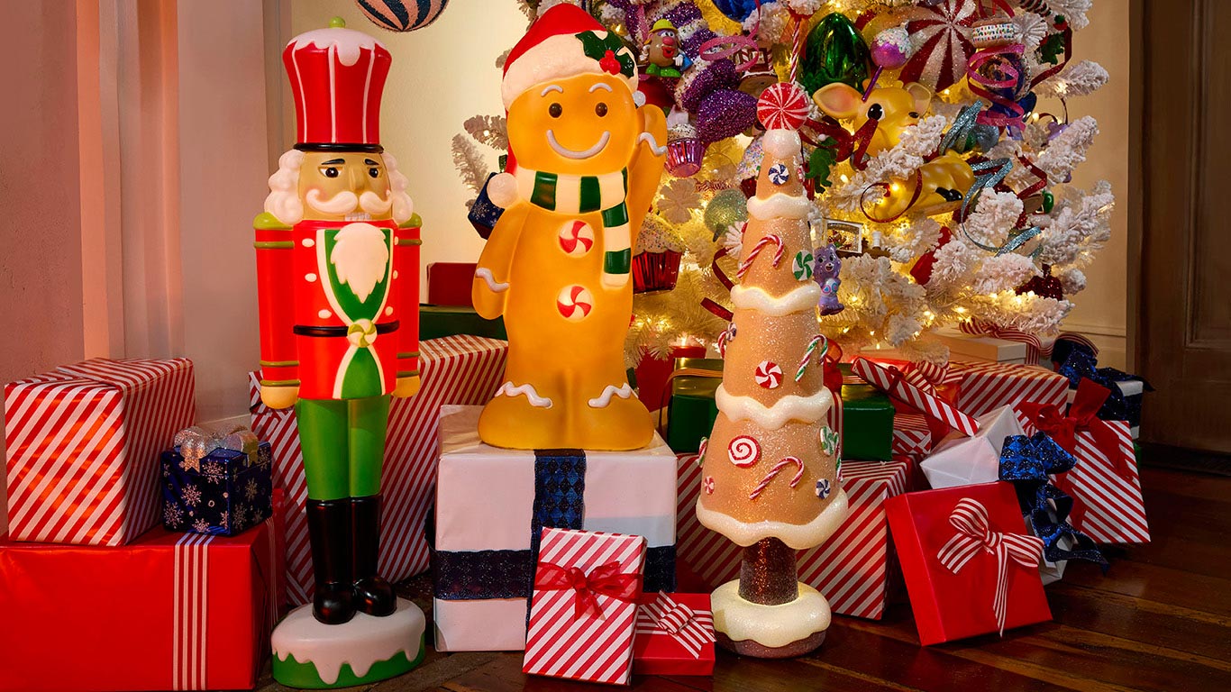 7 Blow Mold Christmas Decoration Ideas To Fill Your Holidays with Cheer